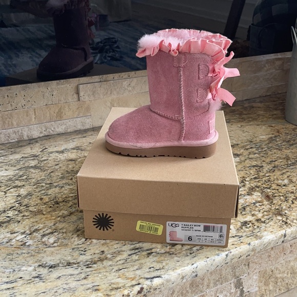UGG Bailey Bow Ruffles size:6 - Picture 6 of 8